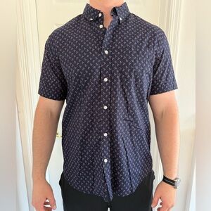 Banana republic short sleeve button up. Large. Worn only once